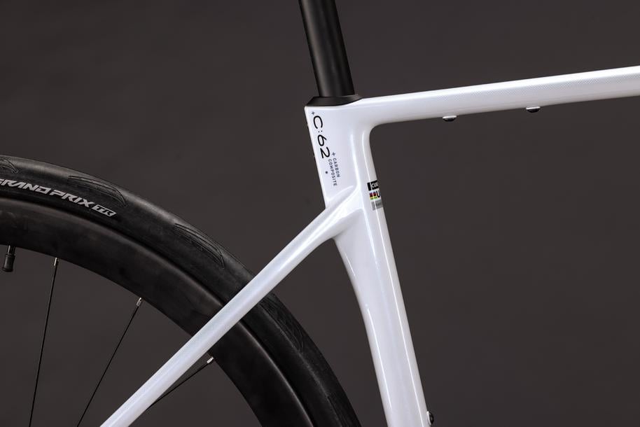 CUBE 27 Attain C:62 SLX metallicwhite n black
