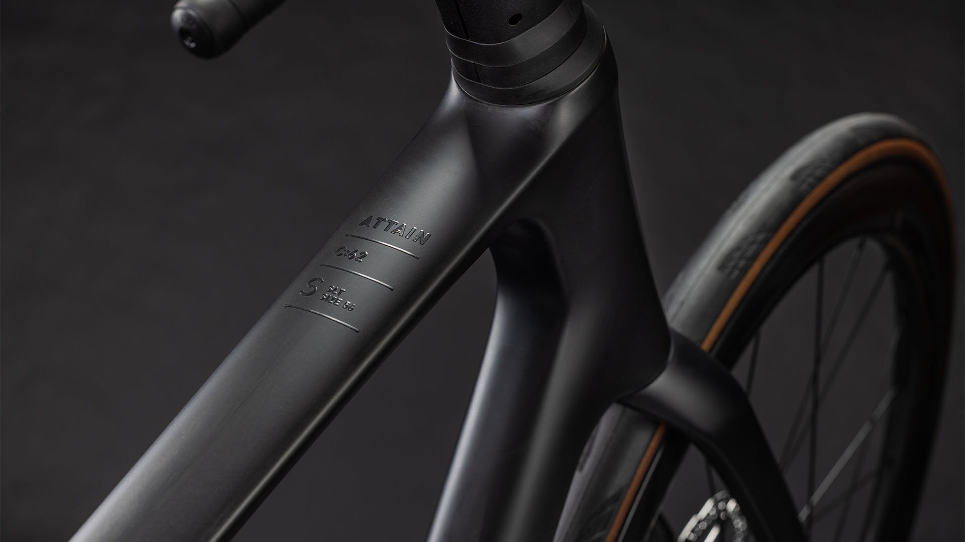 CUBE 26 Attain C:62 SLT carbon n coalchrome
