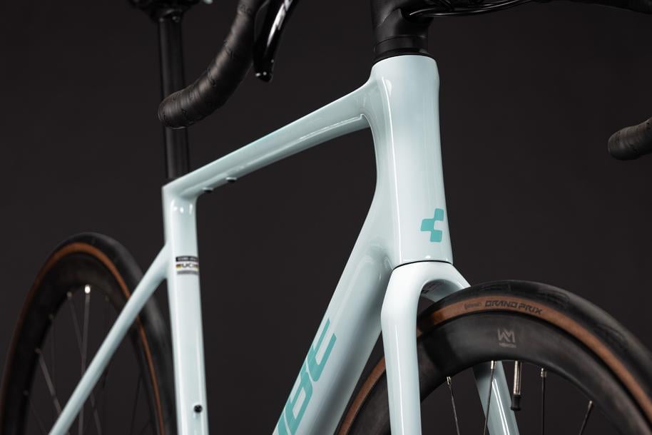 CUBE 27 Attain C:62 Race frostymint n mint
