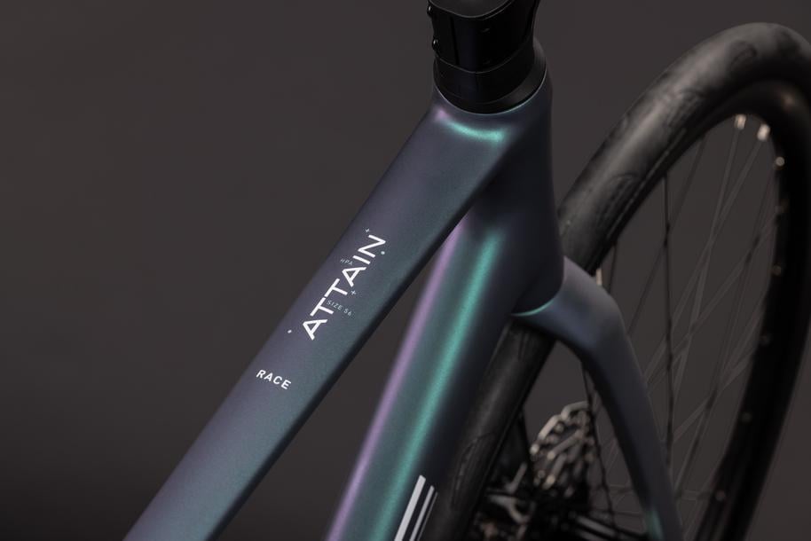 CUBE 27 Attain Race smaragdgrey n white