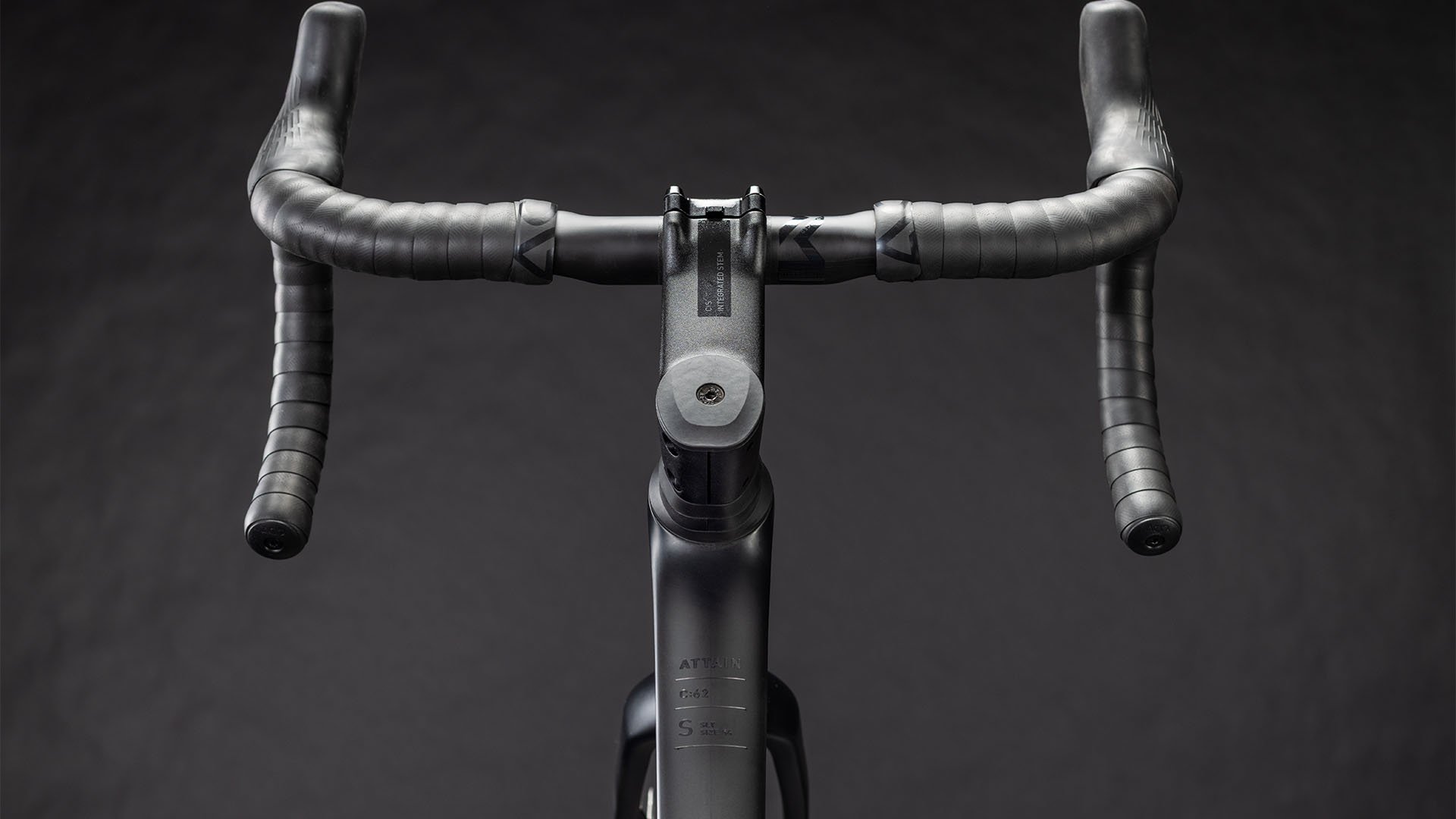 CUBE 26 Attain C:62 SLT carbon n coalchrome