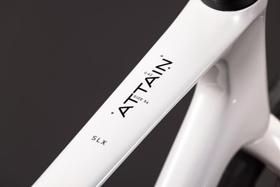 CUBE 27 Attain C:62 SLX metallicwhite n black