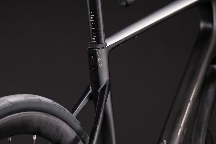 CUBE 27 Attain C:62 Race carbon n coalchrome