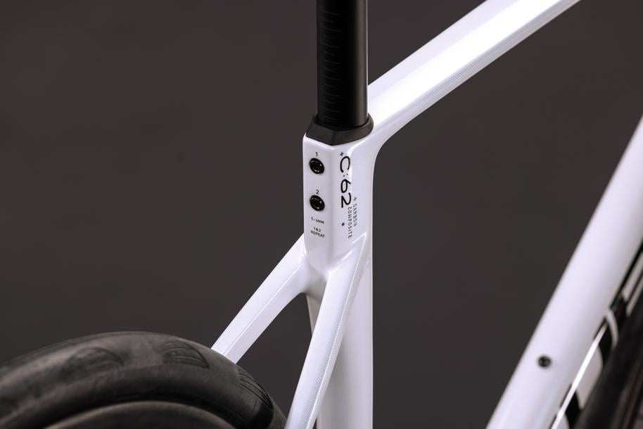 CUBE 27 Attain C:62 SLX metallicwhite n black