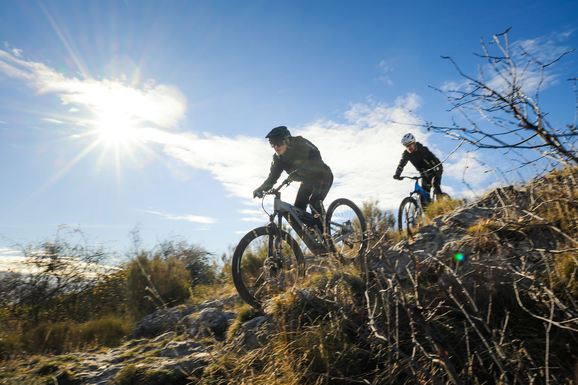 CUBE E-MTB Abfahrt bei schönstem Wetter