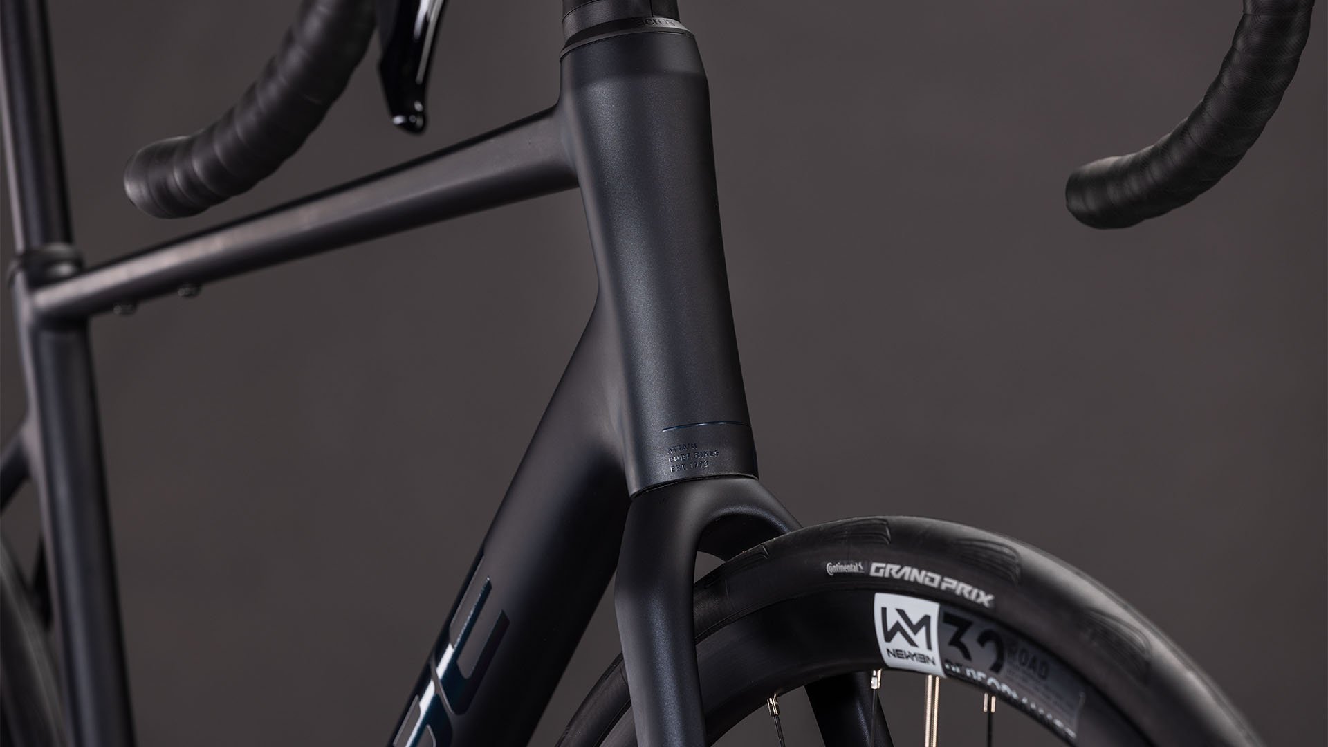 CUBE 26 Attain SLX coal n prism