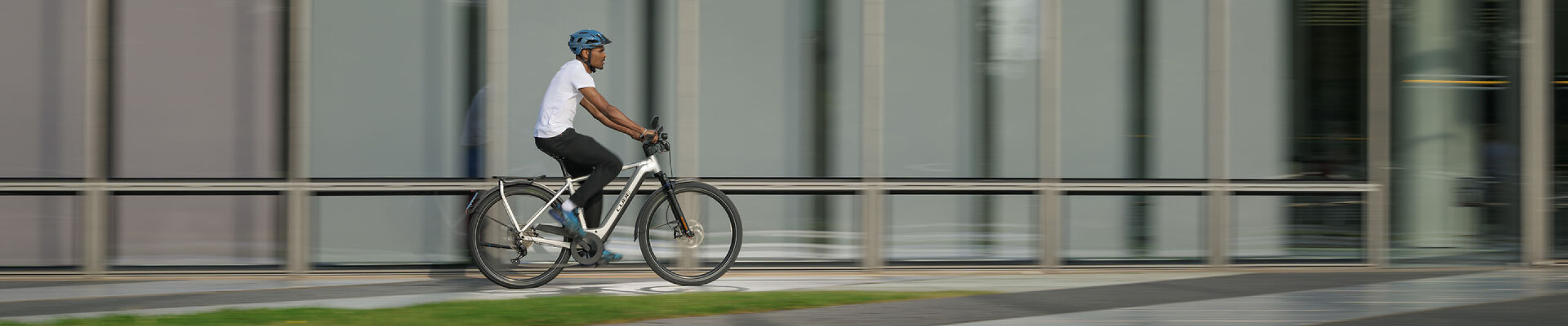 Sportliches CUBE E-Bike 45 km/h im Pendler-Einsatz