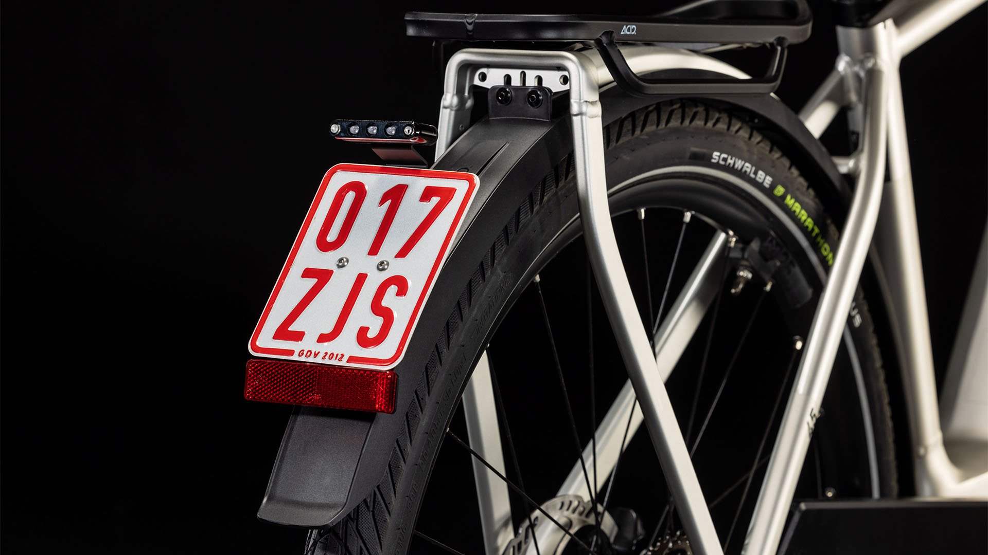 CUBE 26 Kathmandu Hybrid 45 750