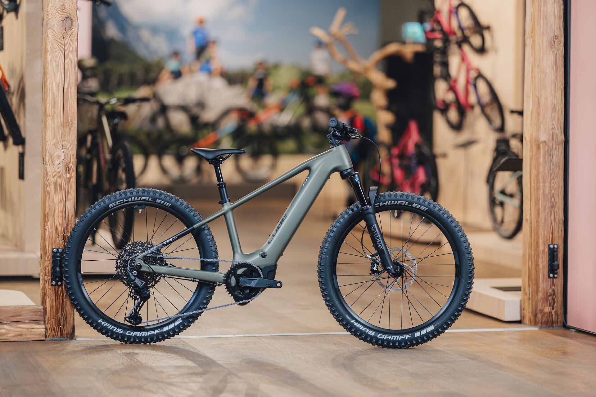 Leichtes CUBE E-Bike für Jugendliche im Alltag