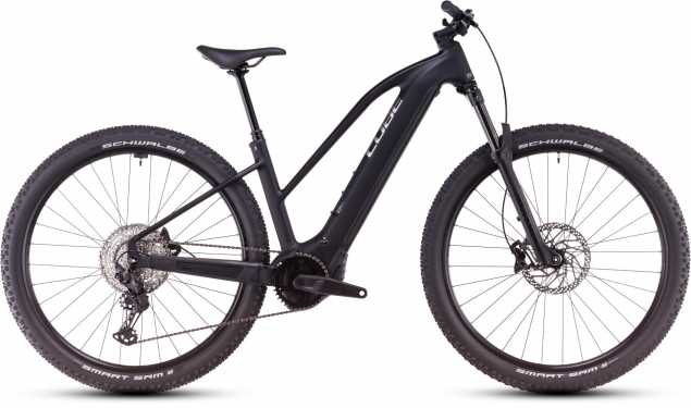 CUBE 25 Reaction Hybrid Race 800 Trapez 27,5" S | black n metal